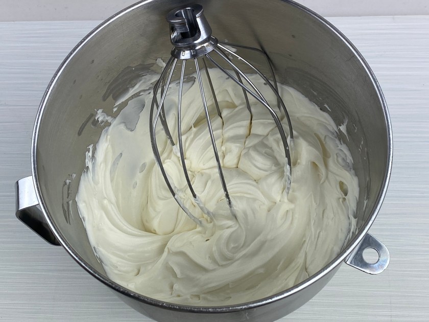 Fluffy cream cheese frosting